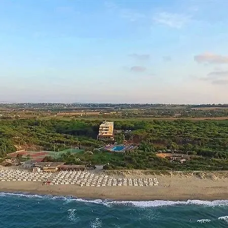 Hotel Villaggio Dei Pini 3*
